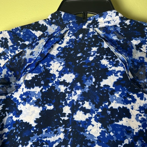Ralph Lauren Blue and White Graphic Button Down Shirt - Picture 5 of 5